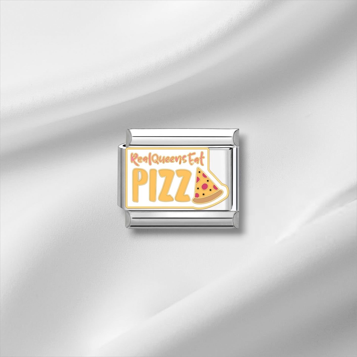 Real Queens eat pizza